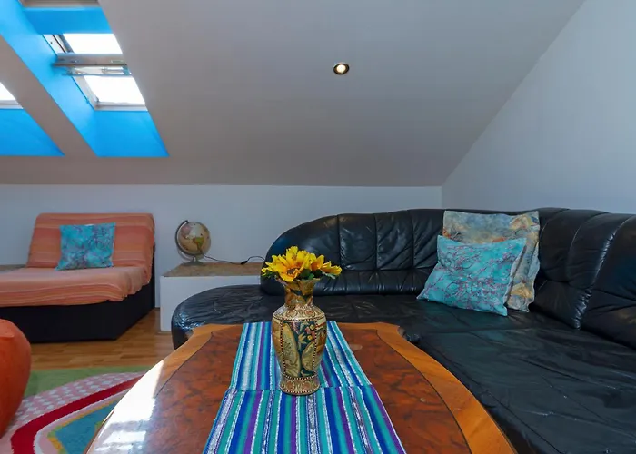 Amu Apartment